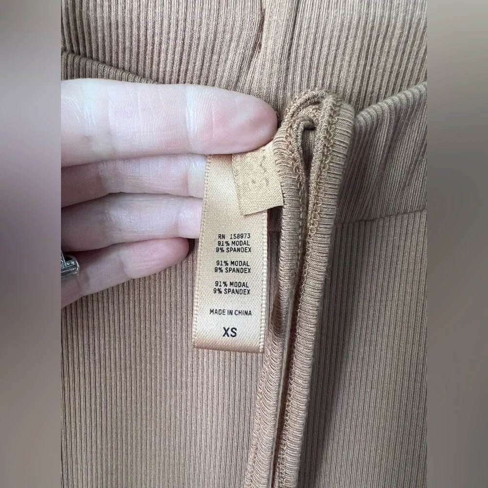 SKIMS Soft Lounge Ribbed Sleep Set in Camel Size XS New - Picture 12 of 12